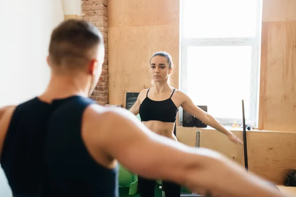 Personal Trainer com Mulher — Fotografia de Stock