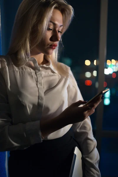 Businesswoman working with cellphone — Stock Photo, Image