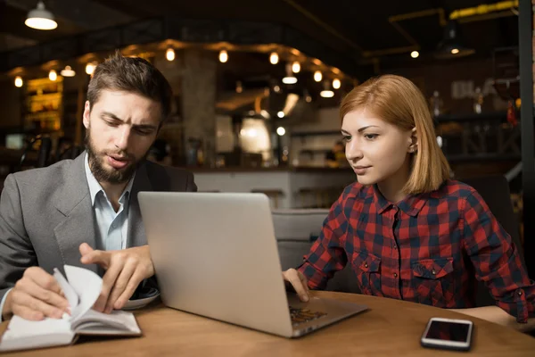 Incontro d'affari nel caffè — Foto Stock