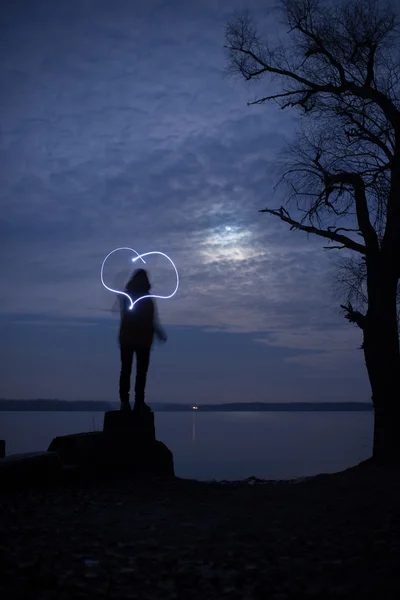 Moonlight man silhouet. — Stockfoto