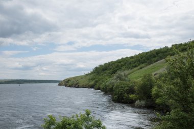 Nehir Kıyısı Manzarası
