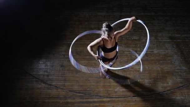 Art gymnastics. Dexterity woman rotate many hula hoop on scene. Top view. — Stock Video