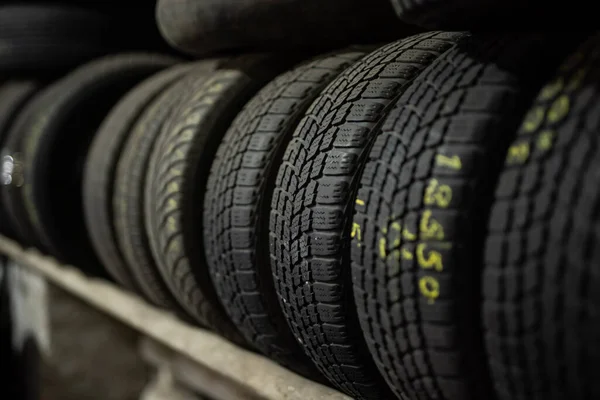 Pila Neumáticos Automóviles Usados Servicio Coches Espera Eliminación —  Fotos de Stock