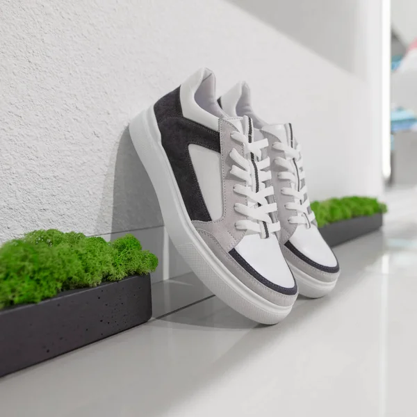 Nuevo Calzado Blanco Tienda Zapatos — Foto de Stock