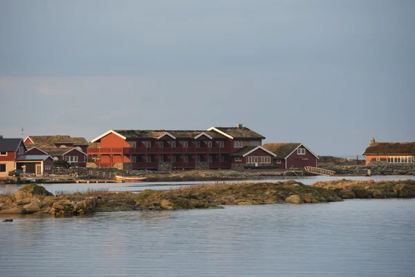 Casa de campo roja noruega — Foto de Stock