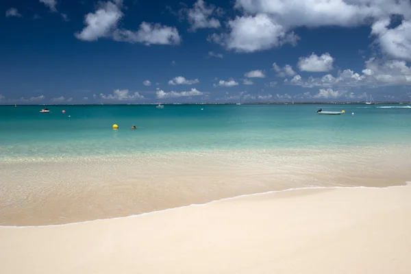 Grand case strand, st martin, Caribisch gebied — Stockfoto