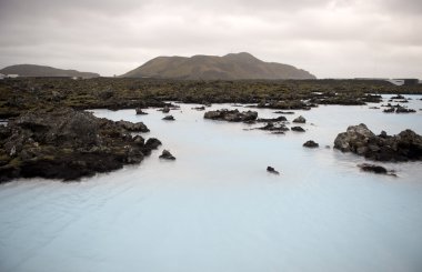 İzlanda'daki sıcak volkanik su