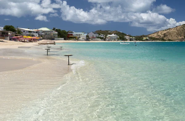 Grand büyük plaj Karayipler'de St. Martin