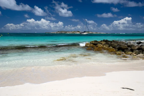 Orient Bay beach in St. Martin in the Caribbean — Stock Photo, Image