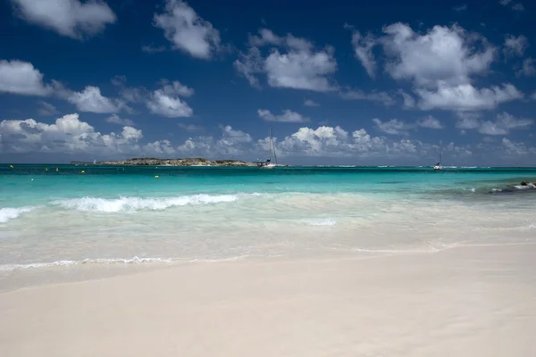 Orient Bay beach in St. Martin in the Caribbean — Stock Photo, Image