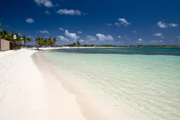 Orient Bay beach in St. Martin in the Caribbean — Stock Photo, Image