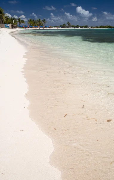 Playa de Orient Bay en St. Martin en el Caribe — Foto de Stock