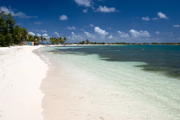 Orient Bay beach in St. Martin in the Caribbean — Stock Photo, Image