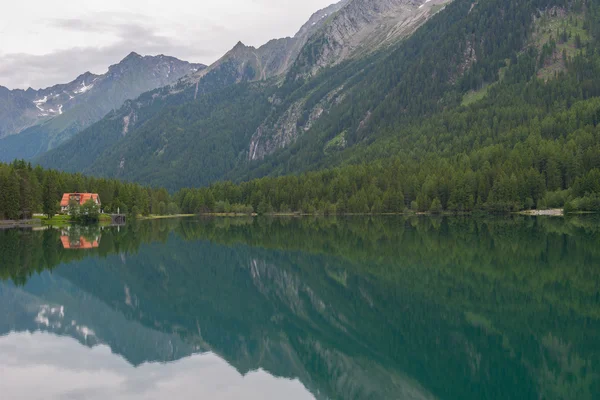 Anterselva Lake, Dolomites — 图库照片