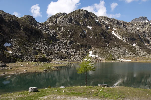 Cornisello-See, Brentagruppe, in der Nähe von Madonna di Campiglio — Stockfoto