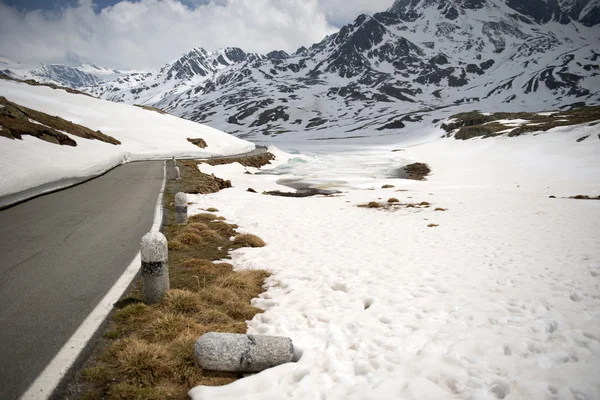 Passo Gavia, 2621m, est un col de haute montagne dans les Alpes italiennes — Photo