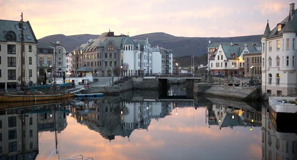 Alesund, principale città marittima della regione di SunnmLigure — Foto Stock