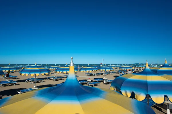 Rimini, 15 kilometer långa sandstranden strand — Stockfoto