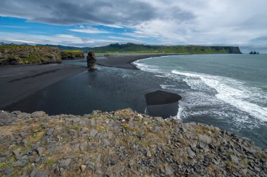 Dyrholaey Beach ve kayalıklarla, İzlanda