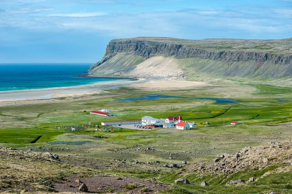 Village Breidavik à Patrekfjordur, Westfjords, Islande — Photo