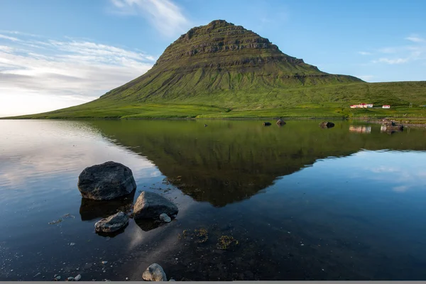 Kirkjufell mount, snaefellsnes Halbinsel, Island — Stockfoto