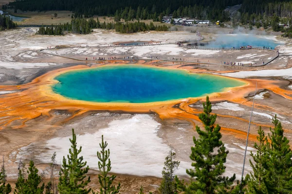 A Grand prizma tavasz, a Yellowstone Nemzeti Parkban, Wyoming — Stock Fotó