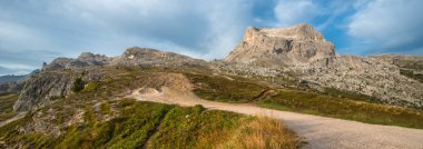 Trekking, Dolomites cinque Torri