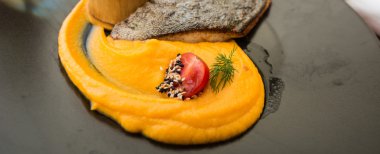 Izgara somon ve kabak krem