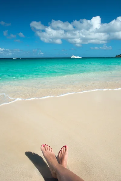Πόδια Της Γυναίκας Καραϊβική Παραλία — Φωτογραφία Αρχείου