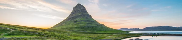 Kirkjufell, Snaefellsnes schiereiland, IJsland — Stockfoto