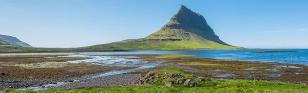 Kirkjufell hegy, Snaefellsnes-félszigeten, Izland — Stock Fotó