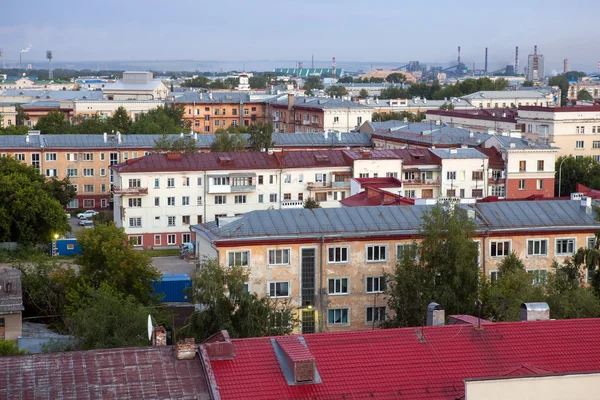 Utsikt över staden, gamla tak — Stockfoto