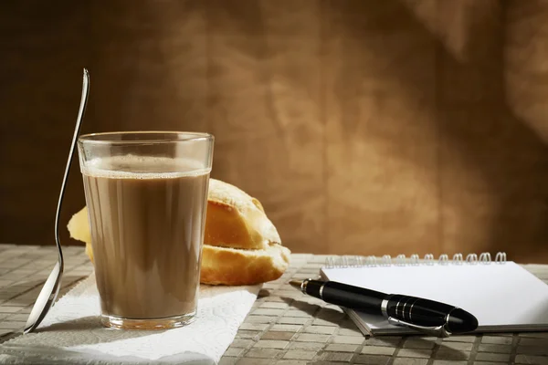 Koffie Met Melk Brood Met Boter — Stockfoto