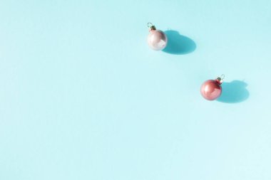 Pembe Noel topları minimalist düz beste