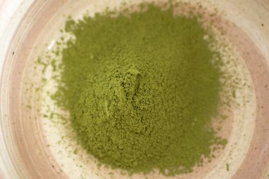 Geleneksel kibrit kutusunda seremoni kibrit tozu, yakın plan.