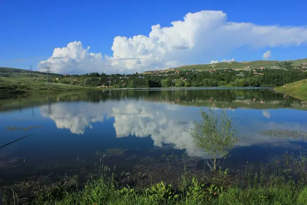 Αζερμπαϊτζάν Μια Όμορφη Λίμνη Κοντά Στο Χωριό Chukhuryurd Περιφέρεια Shemakha — Φωτογραφία Αρχείου
