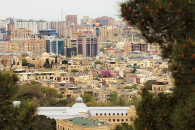 Azerbaycan. 04 / 04 / 2018 yılı. Bakü 'nün iç kesimlerinde. Baharda..