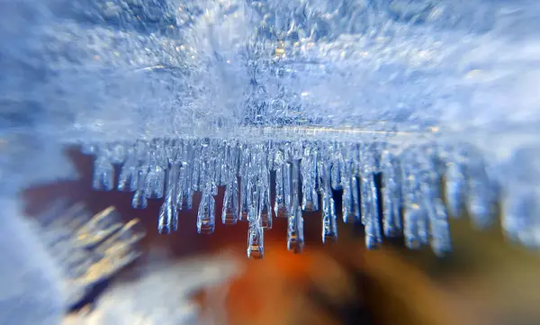 Fantásticos Icicles Inverno Formas Coloridas Interessantes — Fotografia de Stock