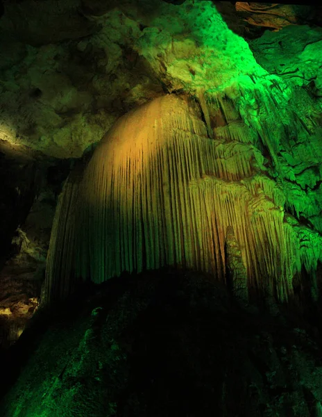 Gruzja Pięknie Oświetlone Przez Kolorowe Latarnie Jaskinia Prometeusza — Zdjęcie stockowe