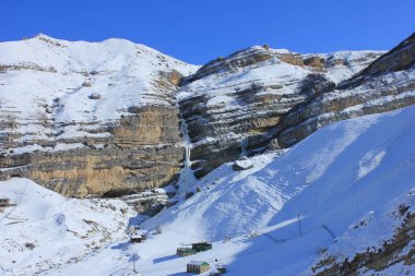 Azerbaycan. Güzel karlı dağlar, Laza köyü. Kusar bölgesi.
