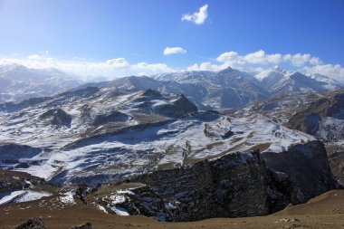 Azerbaycan. Guba bölgesi. Kafkas tepesinin güzel dağları.