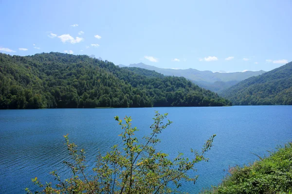 Αζερμπαϊτζάν Γκάνζα Όμορφη Μπλε Λίμνη Στο Βουνό — Φωτογραφία Αρχείου