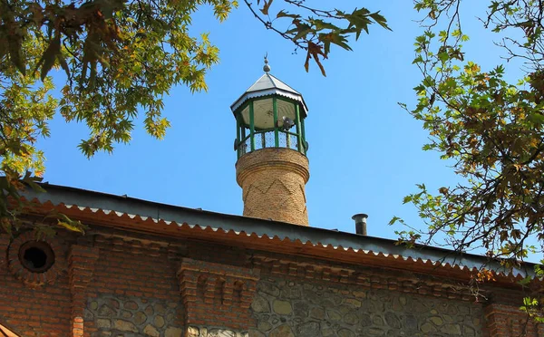 Město Sheki Ázerbájdžán Minaret Staré Mešity Proti Obloze — Stock fotografie