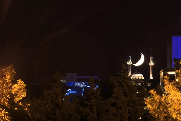 Ciudad Bakú Azerbaiyán 2019 Moonset Sobre Los Minaretes Mezquita —  Fotos de Stock