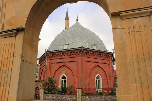 Una Hermosa Mezquita Ladrillo Rojo Ciudad Cuba Azerbaiyán — Foto de Stock