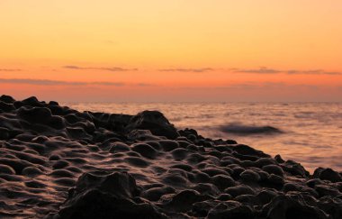 Şafak vakti kayaların güzel dokusu.