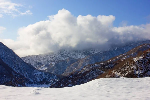 Όμορφα Βουνά Στο Χιόνι Περιοχή Ισμαΐλι Αζερμπαϊτζάν — Φωτογραφία Αρχείου