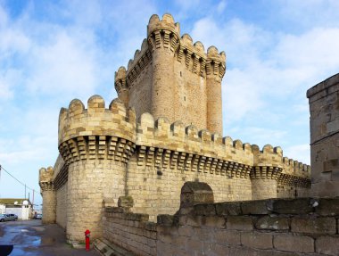 Mardakan 'da dört köşeli güzel bir kale. Azerbaycan.