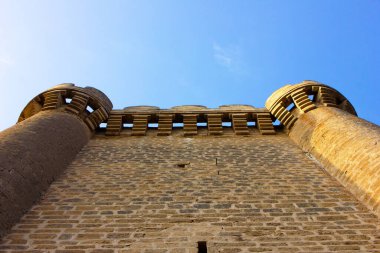 Mardakan 'da dört köşeli güzel bir kale. Azerbaycan.