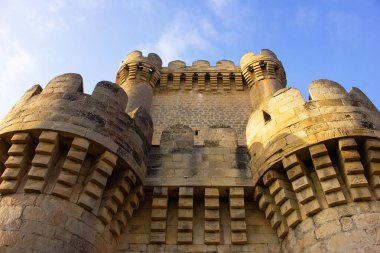 Mardakan 'da dört köşeli güzel bir kale. Azerbaycan.